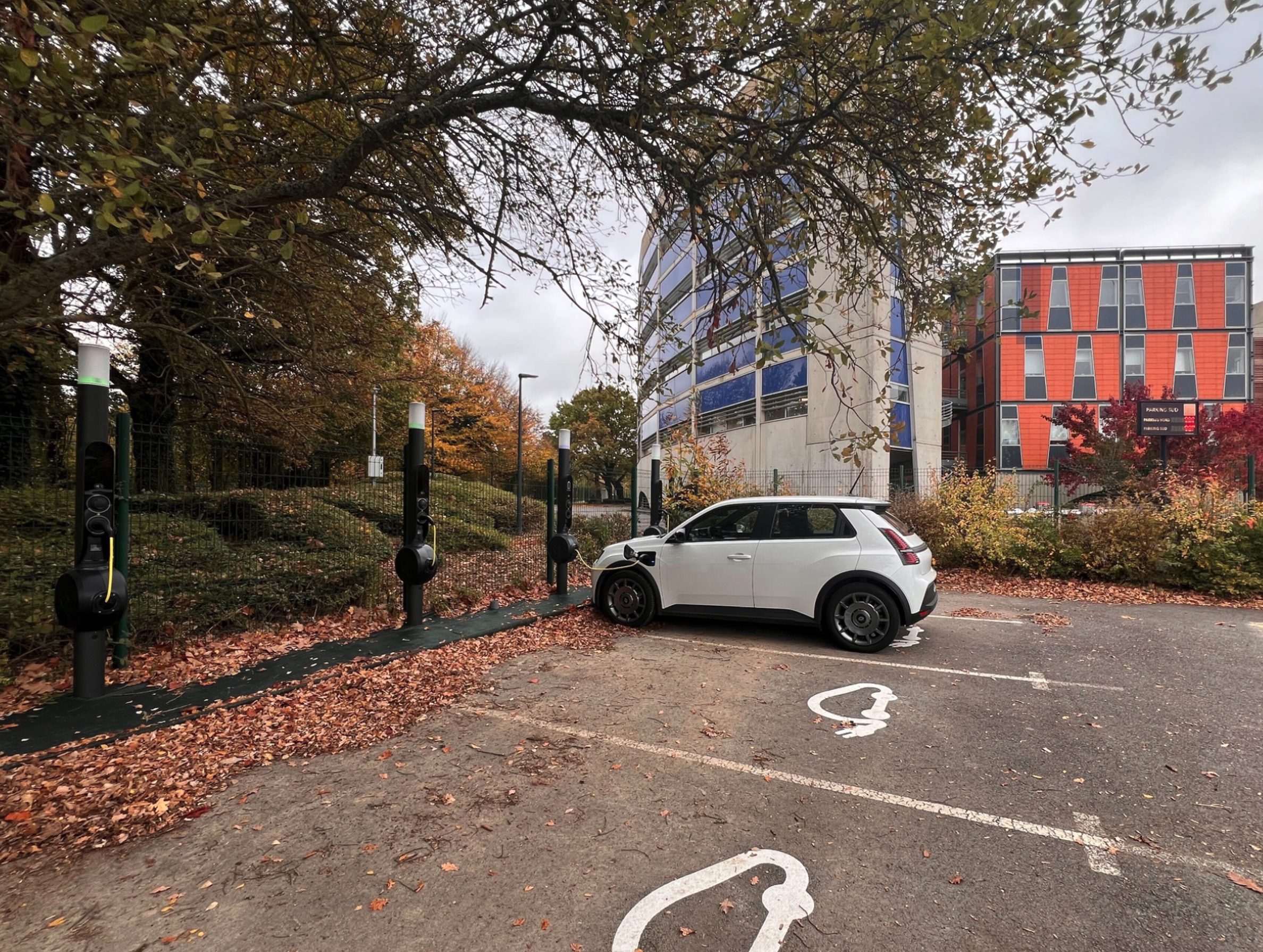 Qwello France Charging Station